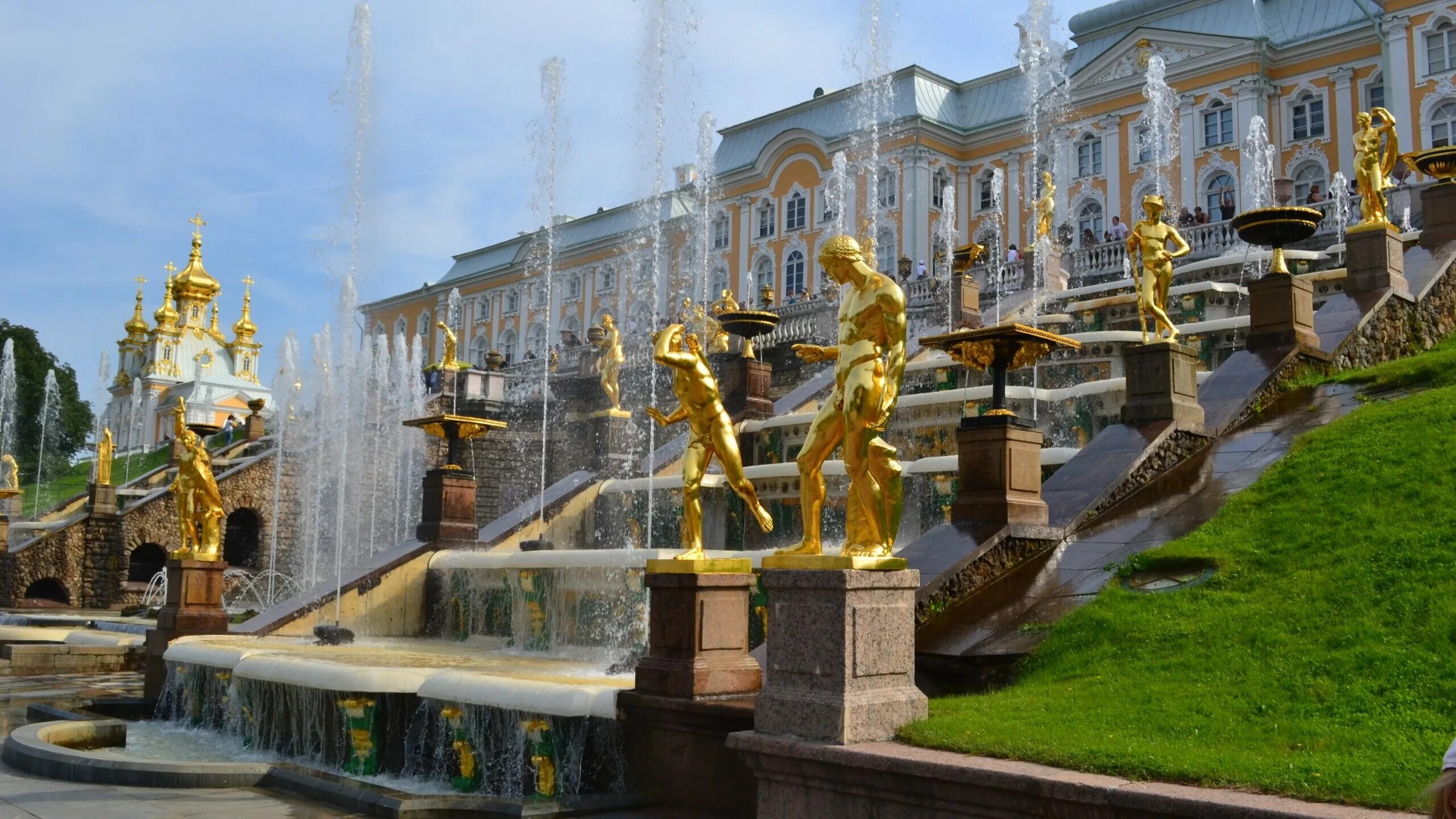 Музей Петергоф в Санкт-Петербурге фонтаны. Петергоф фонтаны большой Петергофский дворец. Петергоф Каскад фонтанов. Фонтан большой Каскад в Петродворце. Фонтаны в петергофе когда включают 2024 году