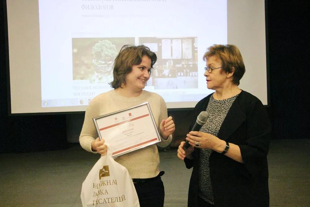 Преподаватели филологического факультета спбгу. Восточный факультет спбгу внутри. Санкт-петербург спбгу филологический факультет. Университетская набережная филфак. Индоарийская филология спбгу.