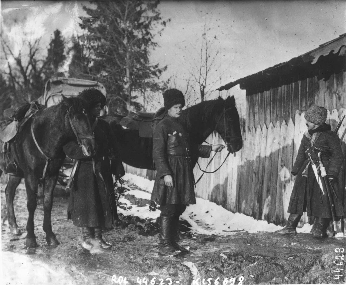 Жизнь людей во время гражданской войны. Сибирский ледяной поход 1920. Казаки 1915. Ледяной поход Колчака. Казаки Колчака.