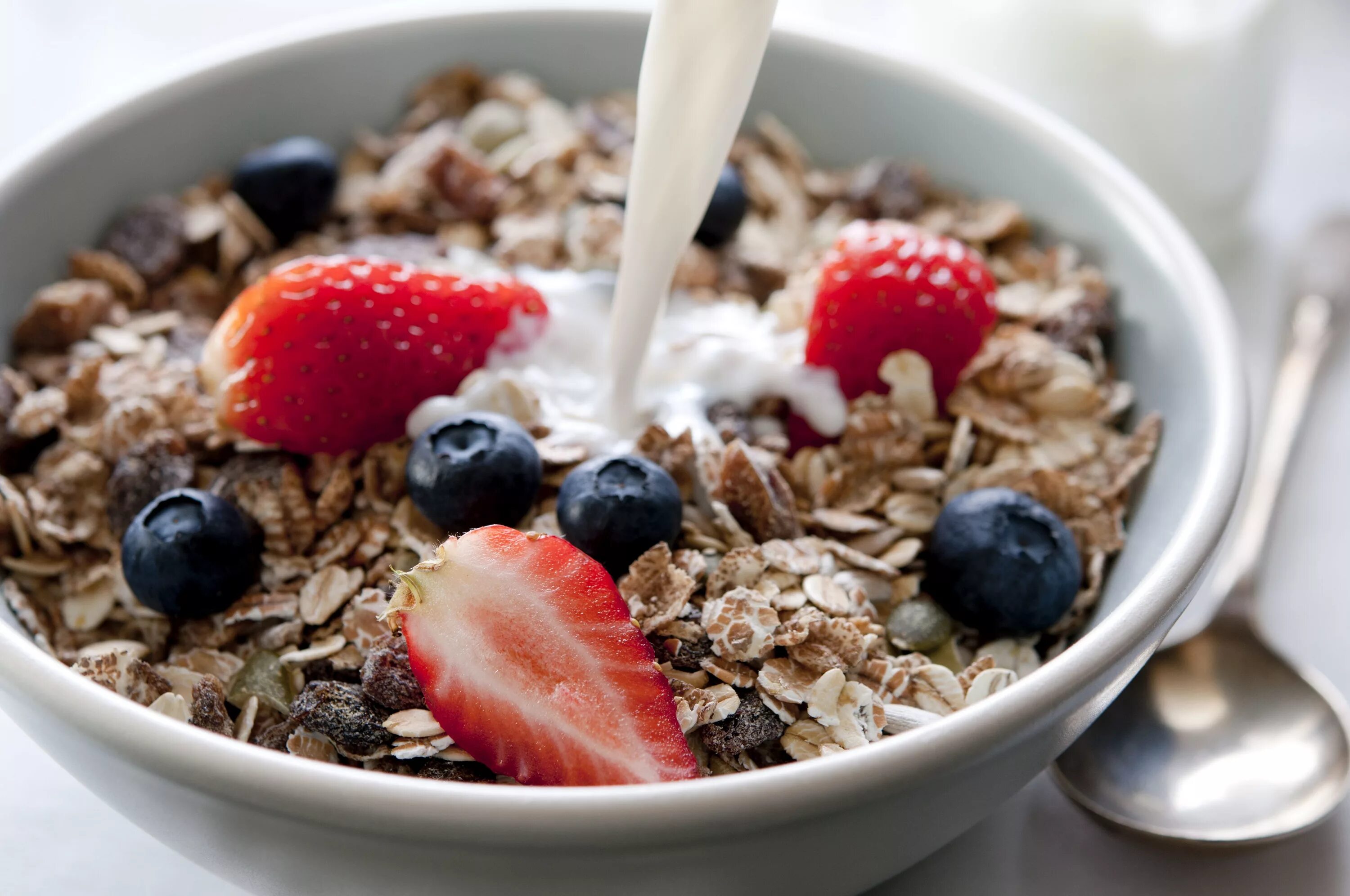 Мюсли можно есть сухими. Овсянка muesli. овсянка, мюсли, гранола. завтраки гранолы мюсли. овсяные хлопья гранола.