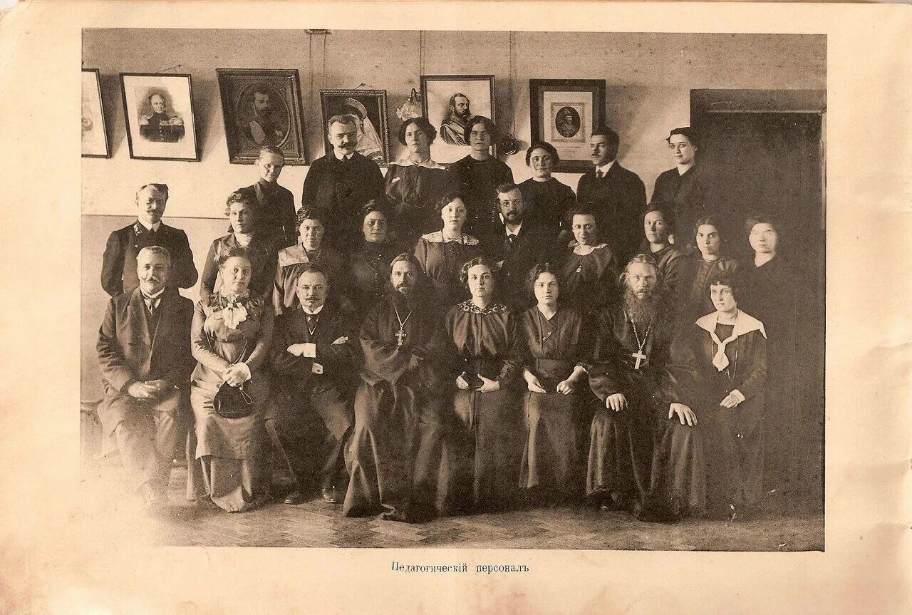 Сайт женской гимназии. Женская гимназия Клин. Кушвинская женская гимназия 1914 года. Стоюнина частная женская гимназия. Женская гимназия города Клин.