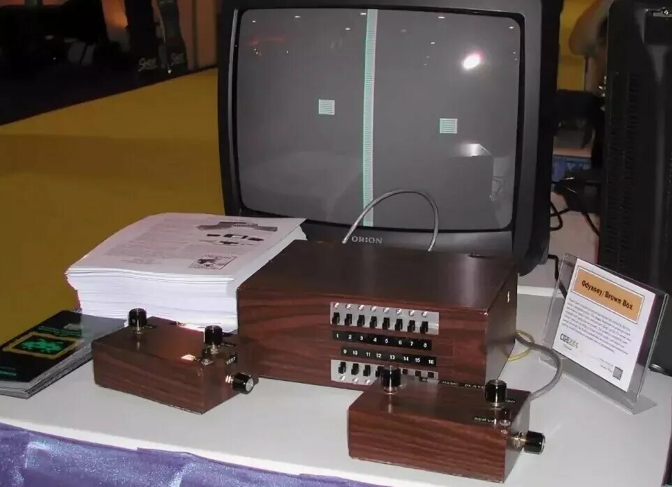 Пишущие приставки к телевизору. Brown Box (1967) консоль. Magnavox Odyssey первая игровая приставка. Первая игровая консоль Brown Box. Magnavox Odyssey 1972.