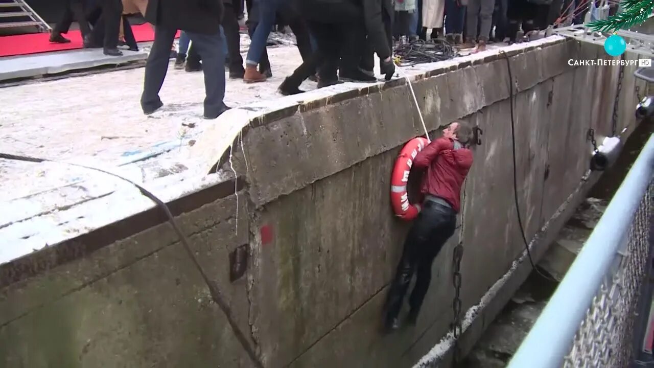 Упал вдвое. Корвет проворный пожар. Поднятие дна. Подъем судна.