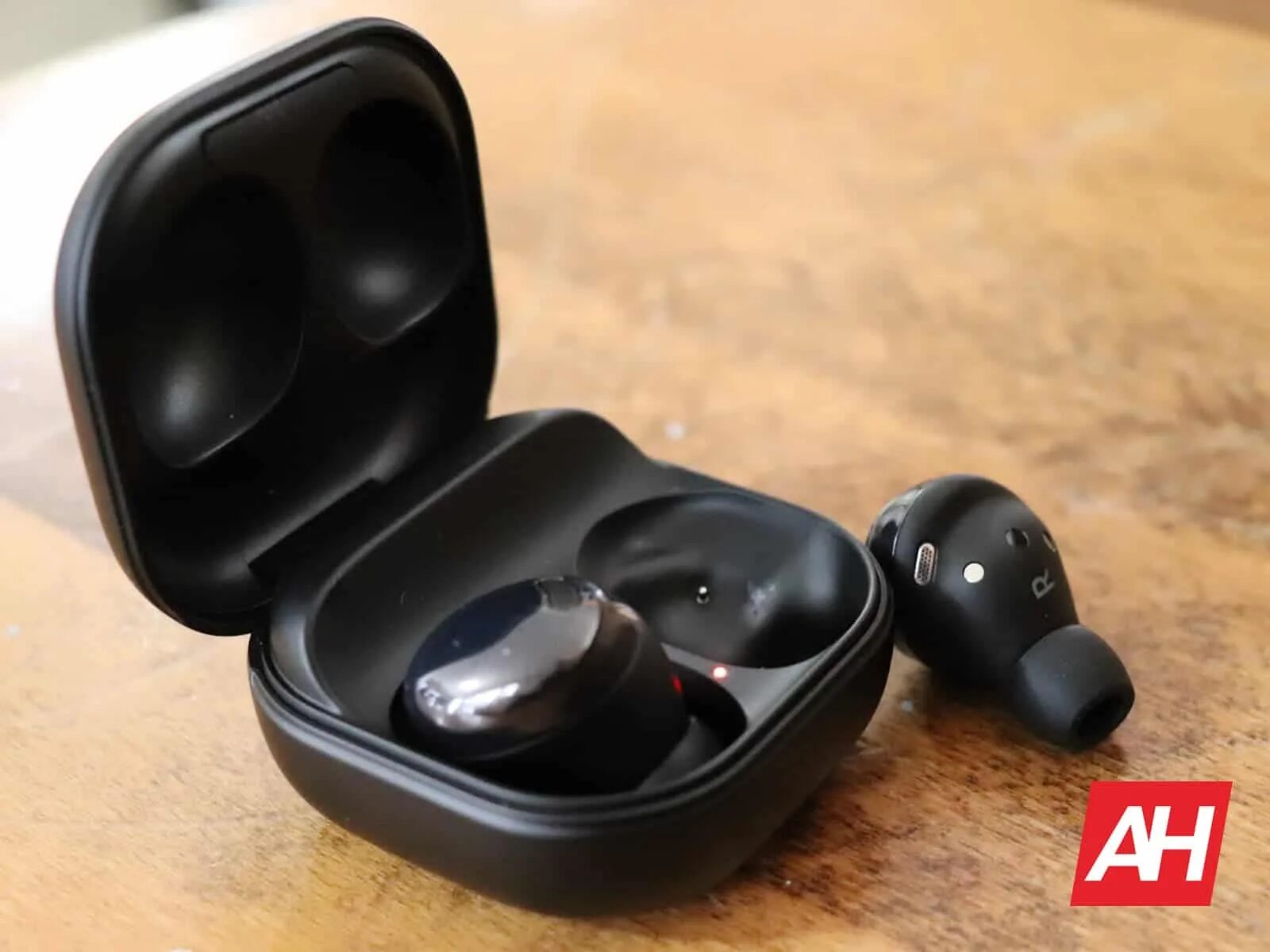 Galaxy наушники true wireless. True Wireless Samsung Galaxy Buds 2 Pro. True Wireless Samsung Galaxy Buds Live. Наушники true Wireless Samsung Galaxy Buds Live. Наушники галакси Бадс лайф 30 f7.