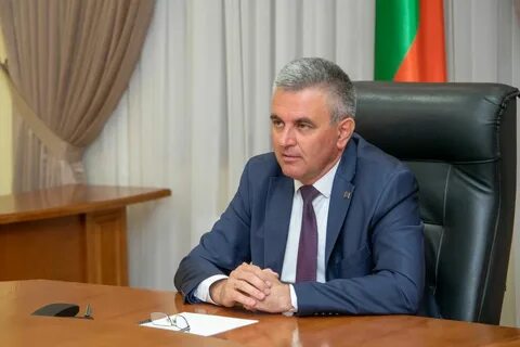 Председатель проводит
