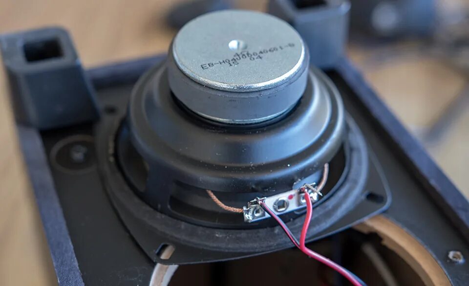 какие динамики в телевизоре