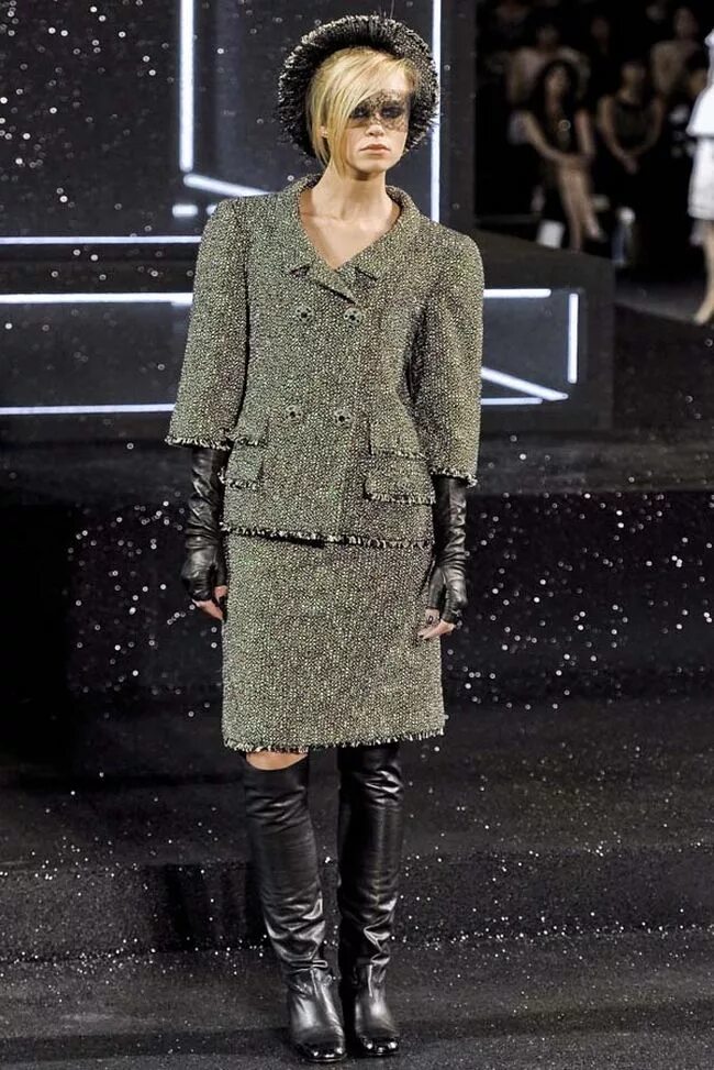 Костюм женский шанель. Chanel твидовые жакеты 2011. chanel коллекция твидовый пиджак. коллекция шанель твидовые костюмы. chanel твидовые жакеты 2012.
