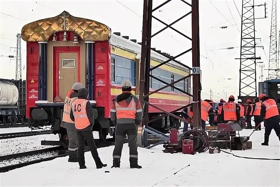 Поезд канск енисейский. Канск-Енисейский станция ЖД. Вокзал Канск Енисейский фото. ЖД вокзал Канск Енисейский. Вагон храм.