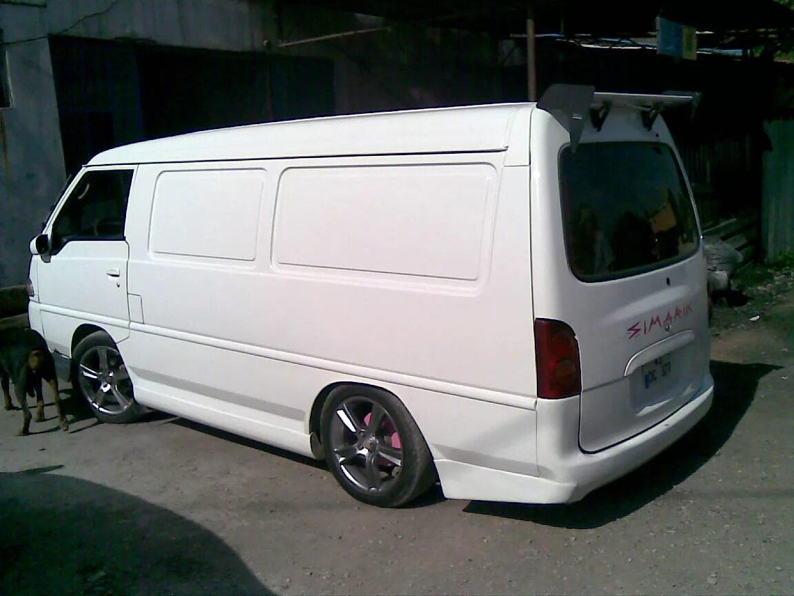 У т н 100. Mitsubishi l300 modifiyeli. hyundai h100 bus. hyundai h100 тюнинг. mitsubishi l300 stance.