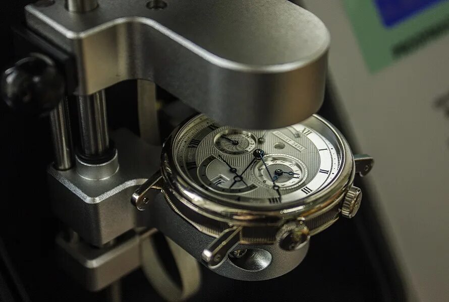 Какие часы считаются самыми точными. Сухой тест на герметичность часов. Поверяемые часы. Ломбард наручных швейцарских часов. Часы casio подделка.