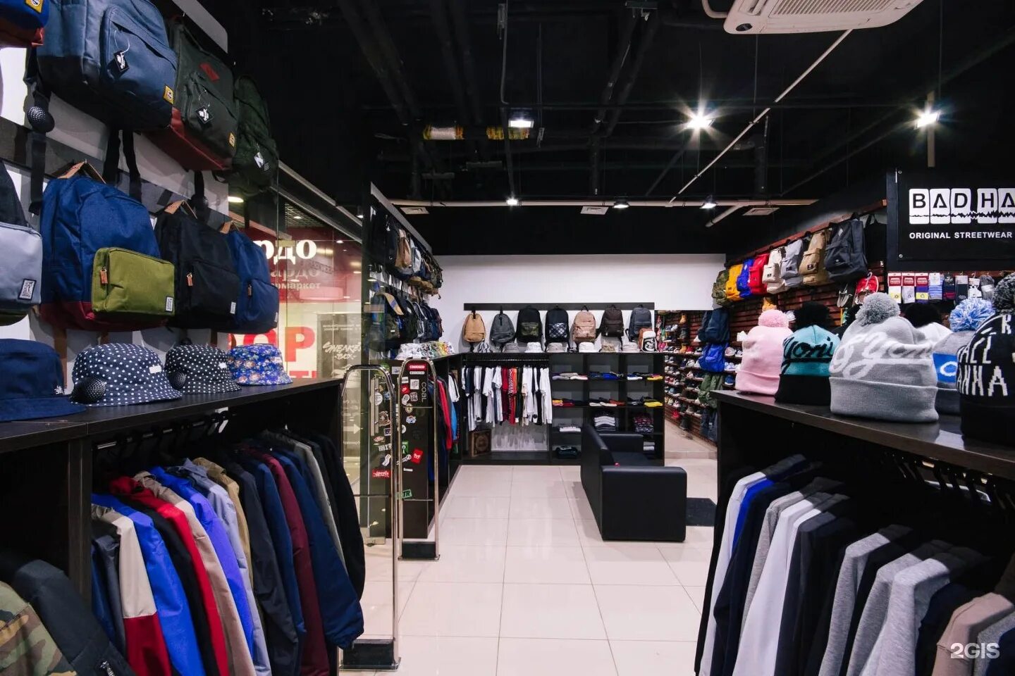 магазины молодежной одежды ижевск. магазин красавчик. Rsf магазин одежды ижевск. 50 лет влксм 40 ижевск. сникербокс ижевск.