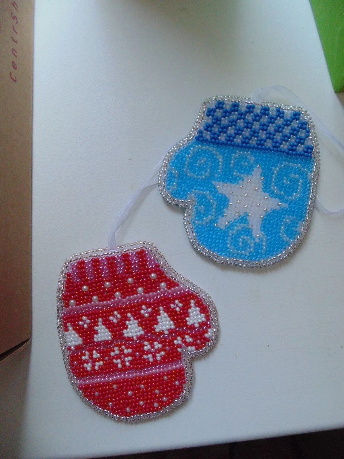 Как сделать варежку из картона. Как сделать варежку из картона. Варежки из картона. Картонные варежки. Поделка варежка.