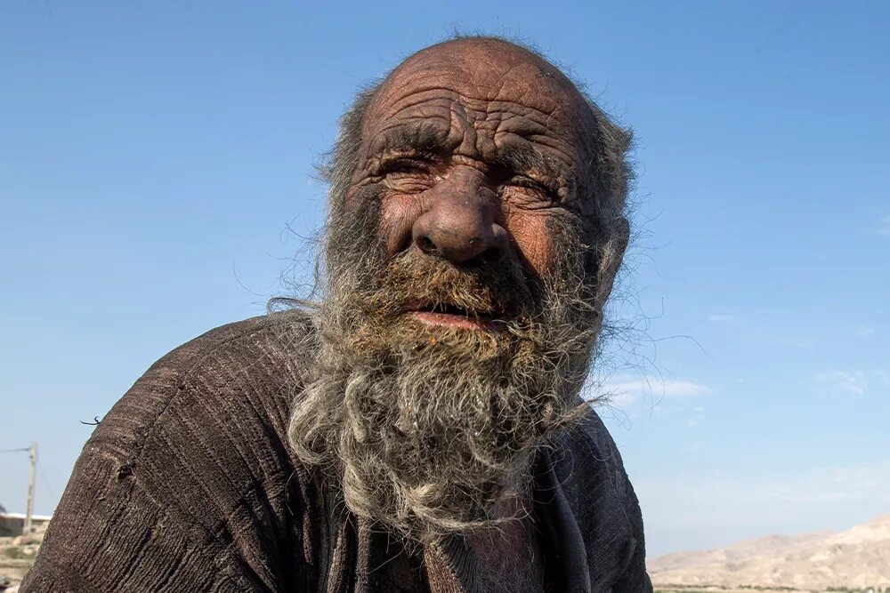 Умер самый старый мужчина в мире. Аму Хаджи, который не мылся 60 лет. Аму Хаджи самый грязный человек.