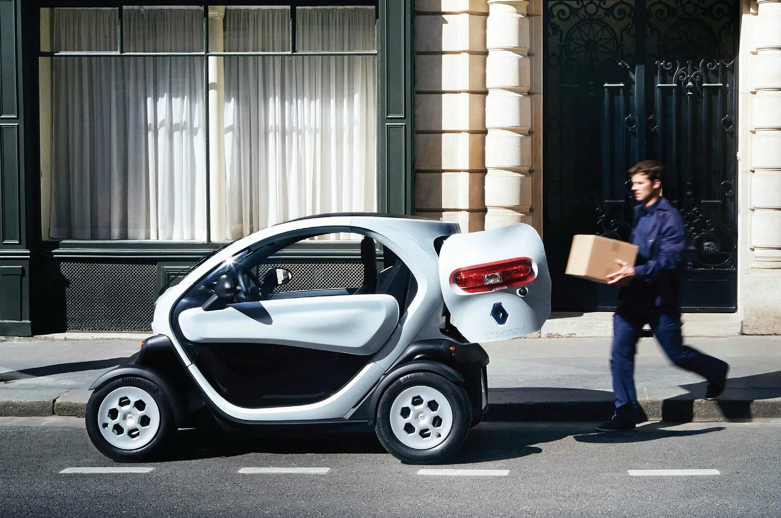 Небольшой городской автомобиль. Электромобиль Рено Твизи. Renault Twizy Sport f1. Renault Twizy Cargo. Renault Twizy 2012.