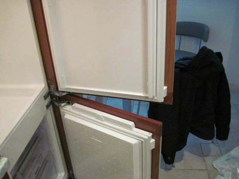 стинол 110 уплотнительная резина. уплотнитель холодильника стинол 57*101. холодильник по уровню. регулировка холодильника по уровню. как закрепить холодильник.