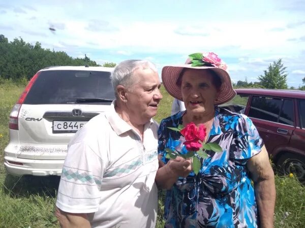 Подслушано глебовка новая. Глебовка Турковский район. Встреча односельчан. Встреча земляков в деревне. Встреча односельчан в деревне.