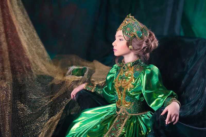 жизнь хозяйки медной горы. бажов королева медной горы. хозяйка медной горы назарук. жизнь хозяйки медной горы. малахитница медной горы хозяйка.