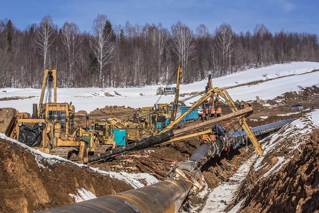 Газопровод Уренгой Петровск. Магистральный газопровод Уренгой-Петровск. Сооружения на нефтепроводе. Стройка газопровода.