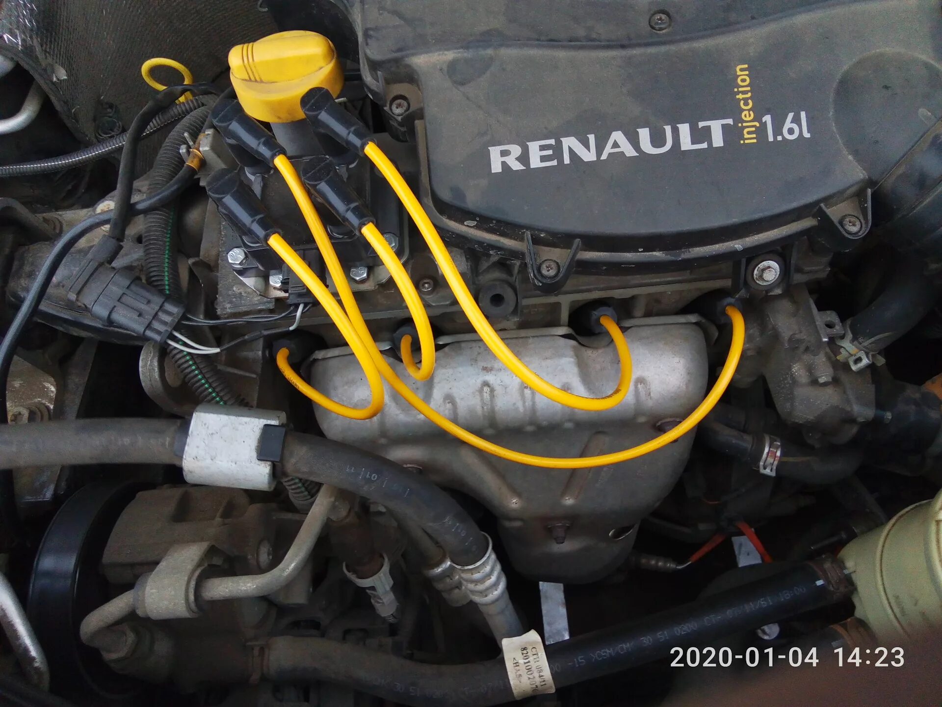 Высоковольтные провода логан 1.6 8. Renault Logan 1.4 высоковольтные провода. Бронепровода Рено Логан 1.4. Логан 1.6 8 клапанов. Логан 1 бронепровода.