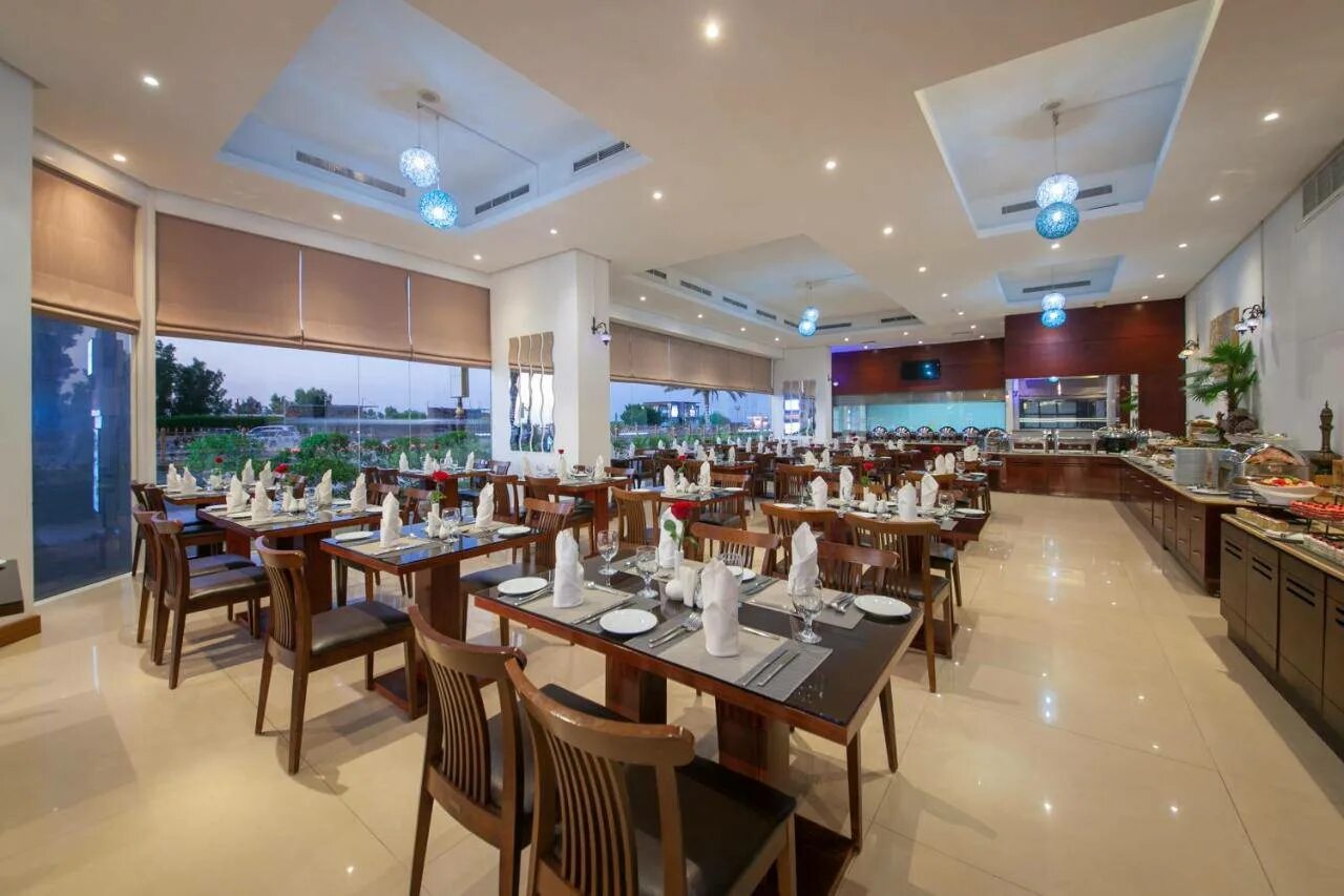 Отель ramada by wyndham beach hotel ajman. Рамада бич аджман. Отель ramada by wyndham beach hotel ajman. Ramada beach hotel ajman 4 **** (аджман бич). Ramada beach hotel 4.