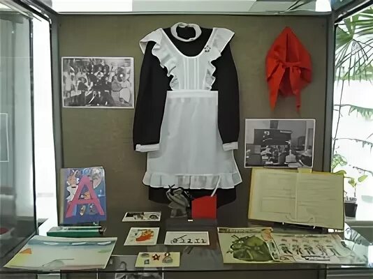 музей школьная форма. выставка школьной формы. камышин музей пионерии. название школьного музея. музейный уголок в школе.