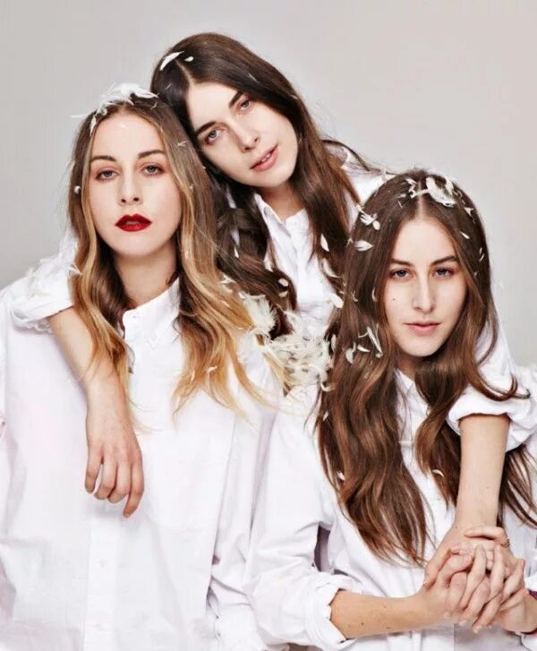 Группа сестер и мамы. Haim band. сестры haim. сестры хаим группа.