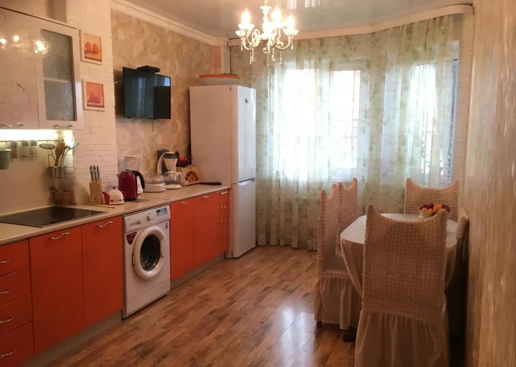 Поселок первомайское новая москва. Квартиры на первомайской вторичка. Квартиры в поселке первомайск. П первомайское, ул центральная, д 32. Квартиры в поселке первомайск.