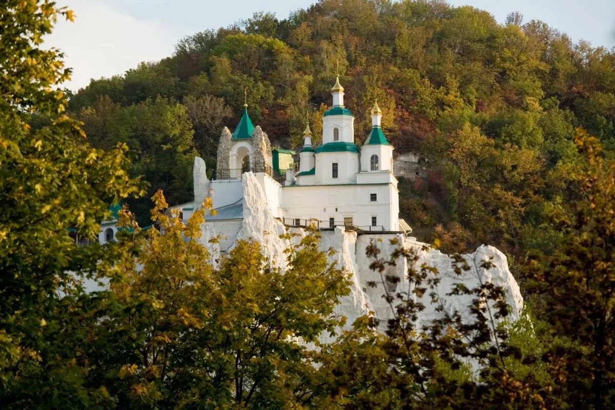 Свято святогорская лавра. Свято-Успенская Святогорская Лавра. Святогорский Успенский монастырь (Пушкинские горы). Святогорский монастырь Донецкая область. Святогорская Лавра Покровский храм.