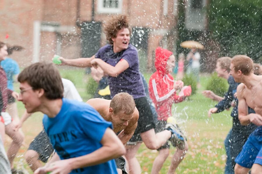 Water Balloon Fight. Драка шарами. Eject Water Balloons. Have a Water Balloon Fight. Water fights