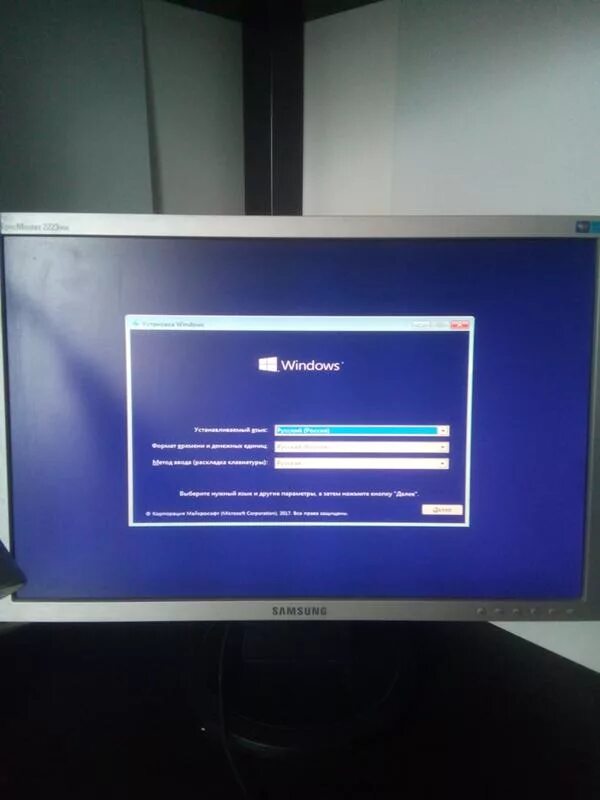 Зависание Windows 10. Экран установки виндовс 10. Повисла винда. Xr завис экран