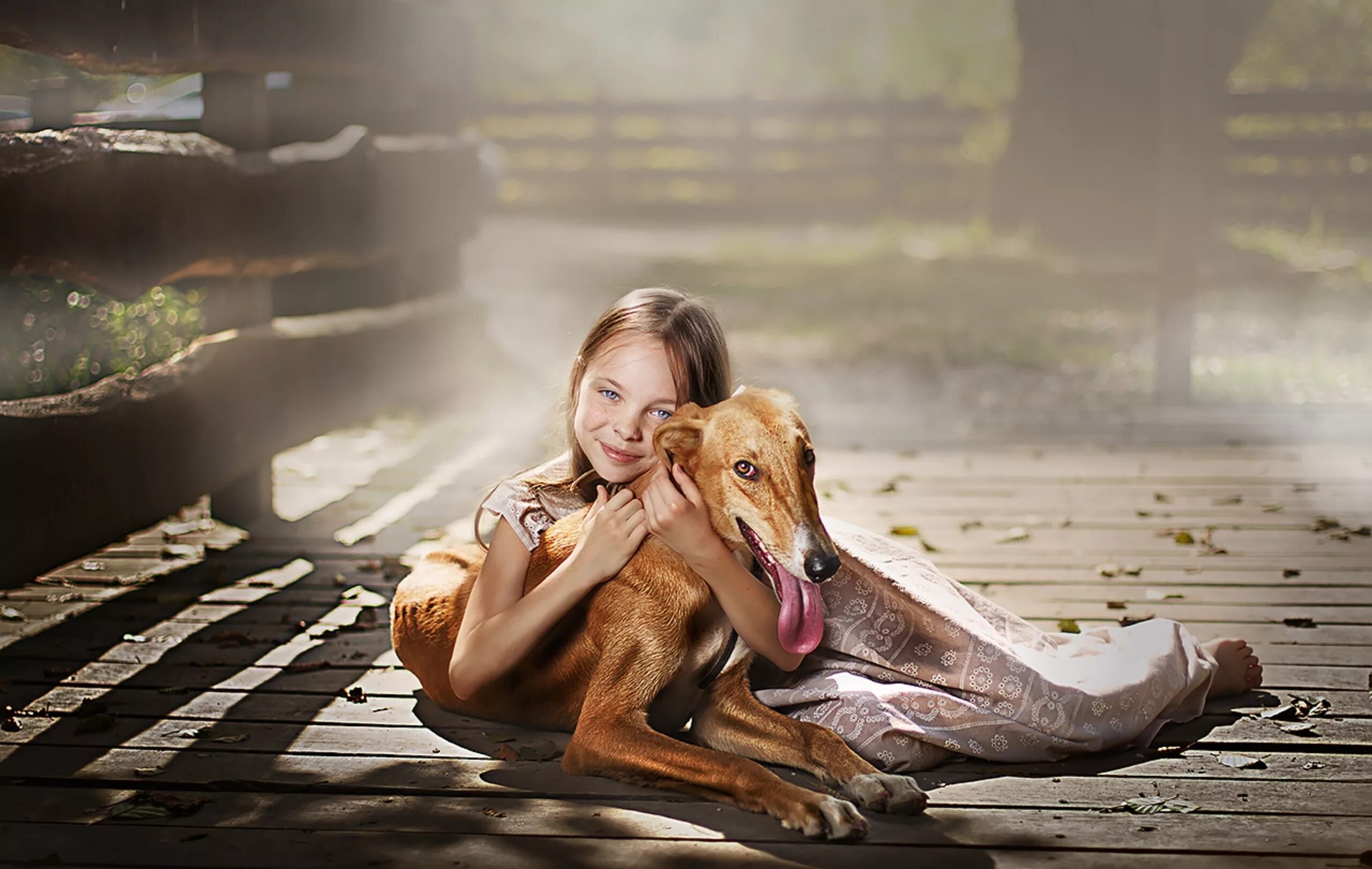 Девочка 12 лет с собакой. Девочка с собакой. Детская фотосессия с собакой. Девушка с собакой фотосессия. Собака для детей.