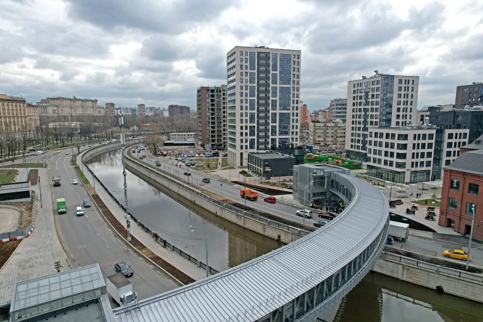 Электрозаводская кольцевая. Мост через Яузу Электрозаводская. Благоустроенные комплексы Москвы. Мост через Яузу метро Электрозаводская. Кольцевой город.