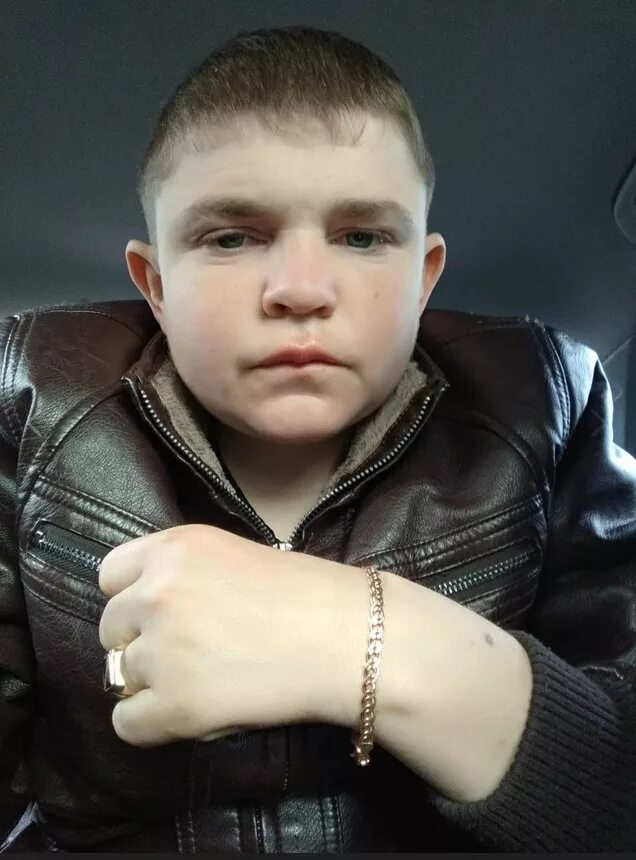 Дмитрий смирновский осинники. Парень выглядит как ребенок. Хасбулла магомедов хасбик. Парень выглядит как ребенок. Хасбулат магомедов карлик.