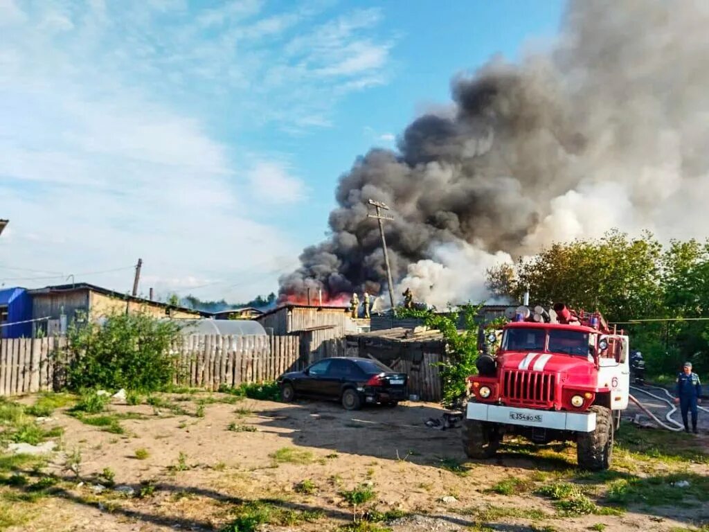 Новости г курганской области. Пожар в Кургане. Пожар в городе. Пожар в частном секторе. Пожары в Курганской области.