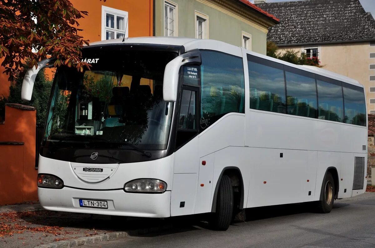 Авито автобус купить б у. Volvo b12 Irizar. Вольво b12 Irizar 2001. Автобус Scania Irizar. Скания Иризар Центури 2015.
