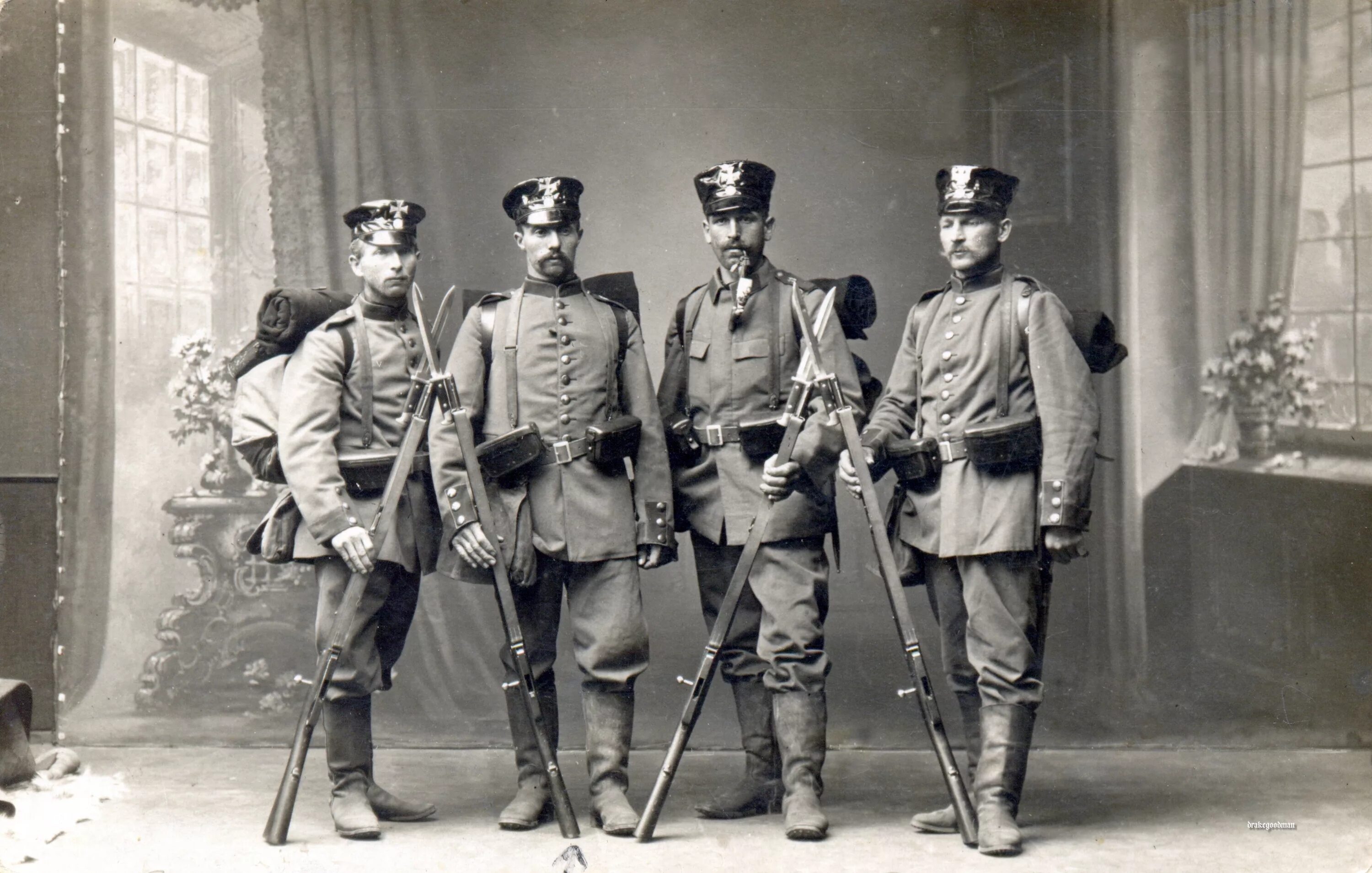 Первый вв. Солдаты германской армии 1914. Офицер германской армии 1914. Рейхсвер униформа 1914. Солдат германской армии 1914-1918.