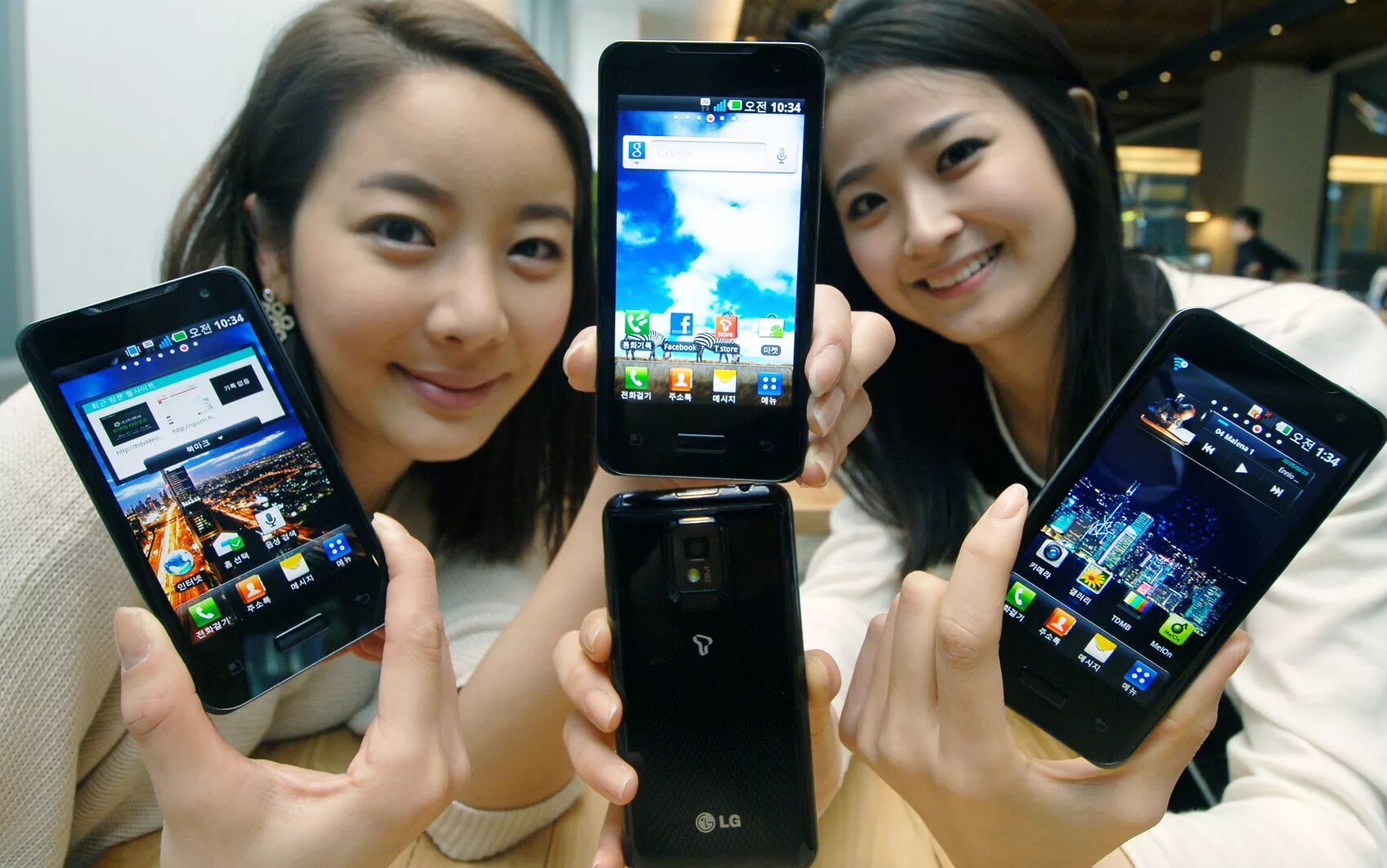 Лучшие китайские телефоны 2024. Огромный смартфон. Китайские телефоны. Красивые китайские смартфоны. Самый большой смартфон.