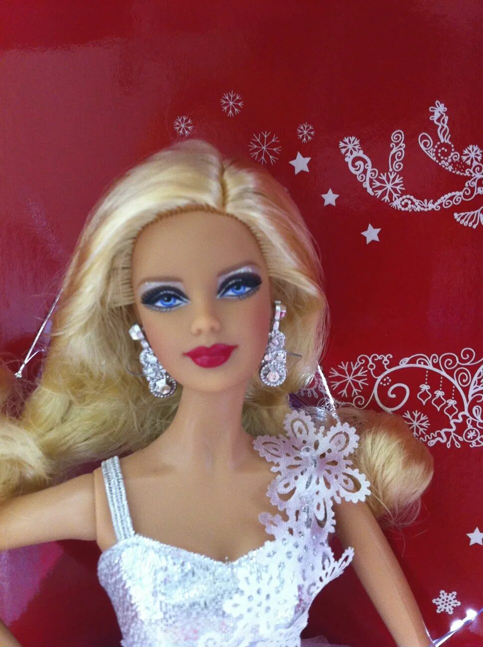 Барби holiday. Barbie Holiday 2013. Барби Холидей по годам. Барби 2013 года. Барби 2009 года.