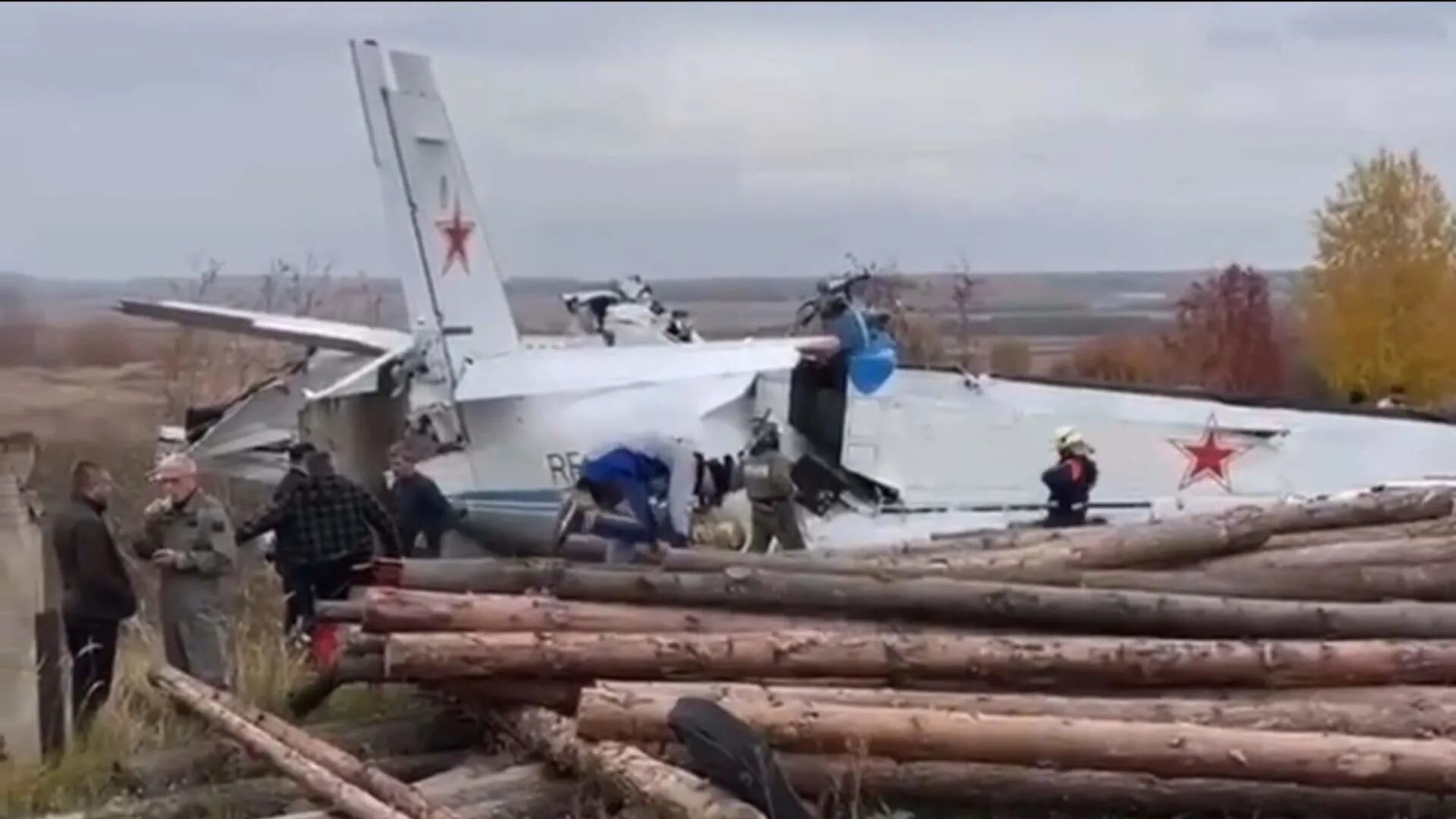 Катастрофа l-410 в татарстане. Fokker 100 алматы катастрофа. Катастрофа боинг 737 в китае. Авиакатастрофа в алма ате 2019. Катастрофа л410 в мензелинске.