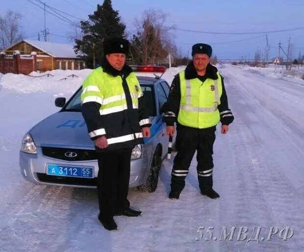 Работа гибдд омск. Сотрудники ДПС Кормиловка. ГИБДД Калачинск сотрудники. Инспектор ГАИ Омск. Гаишники Калачинск.