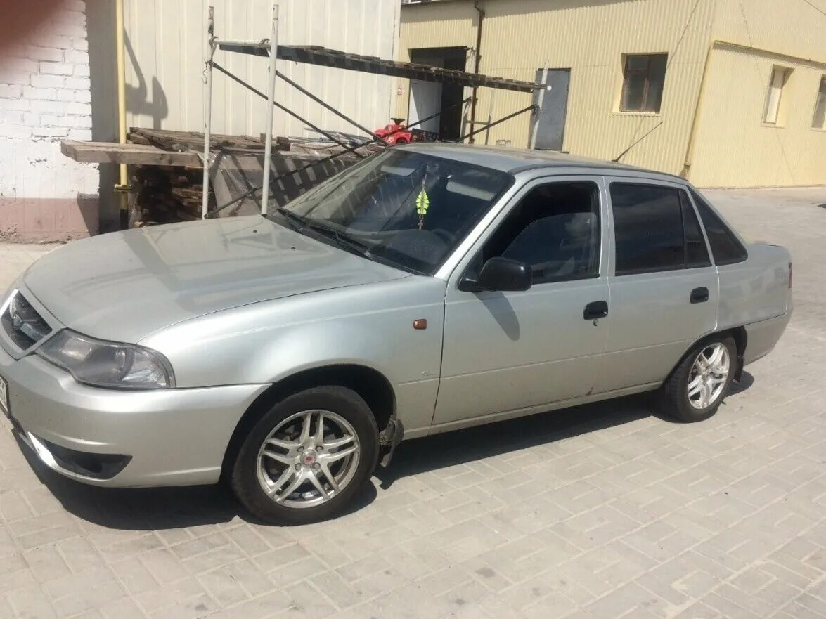 Daewoo nexia 2012. Daewoo nexia 1. дэу нексия золотистая. автомобиль daewoo nexia 12. 5 mt.