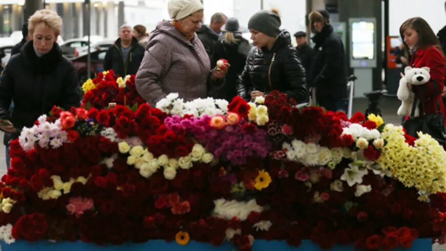 Что говорят родственники погибших в крокусе. Рейс 9268 похороны погибших. А 321 могилы погибших в Египте. Airbus а321 9268 тела погибших.