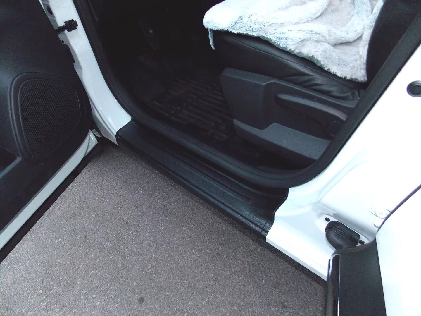 Накладки на пороги рено каптур. Накладки на пороги для renault kaptur. Накладки на ковролин рено логан 1. Накладки на ковролин рено логан 1. Накладки на ковролин kart (комплект №4) на renault kaptur (рено каптюр) с 2016 г.