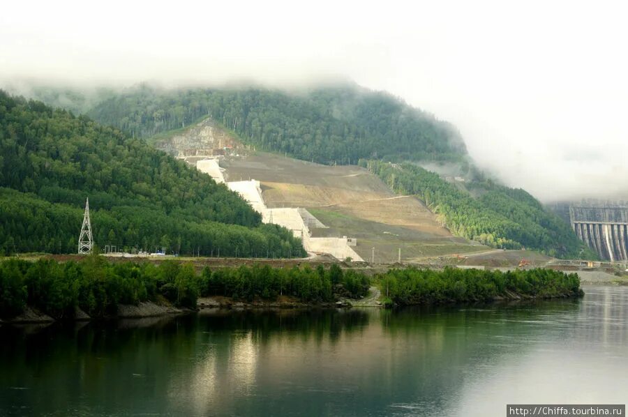 Озеро Черемушки Хакасия. Борус вид на ГЭС. Поселок Черемушки Республика Хакасия. Хакасия мост в Черёмушках.