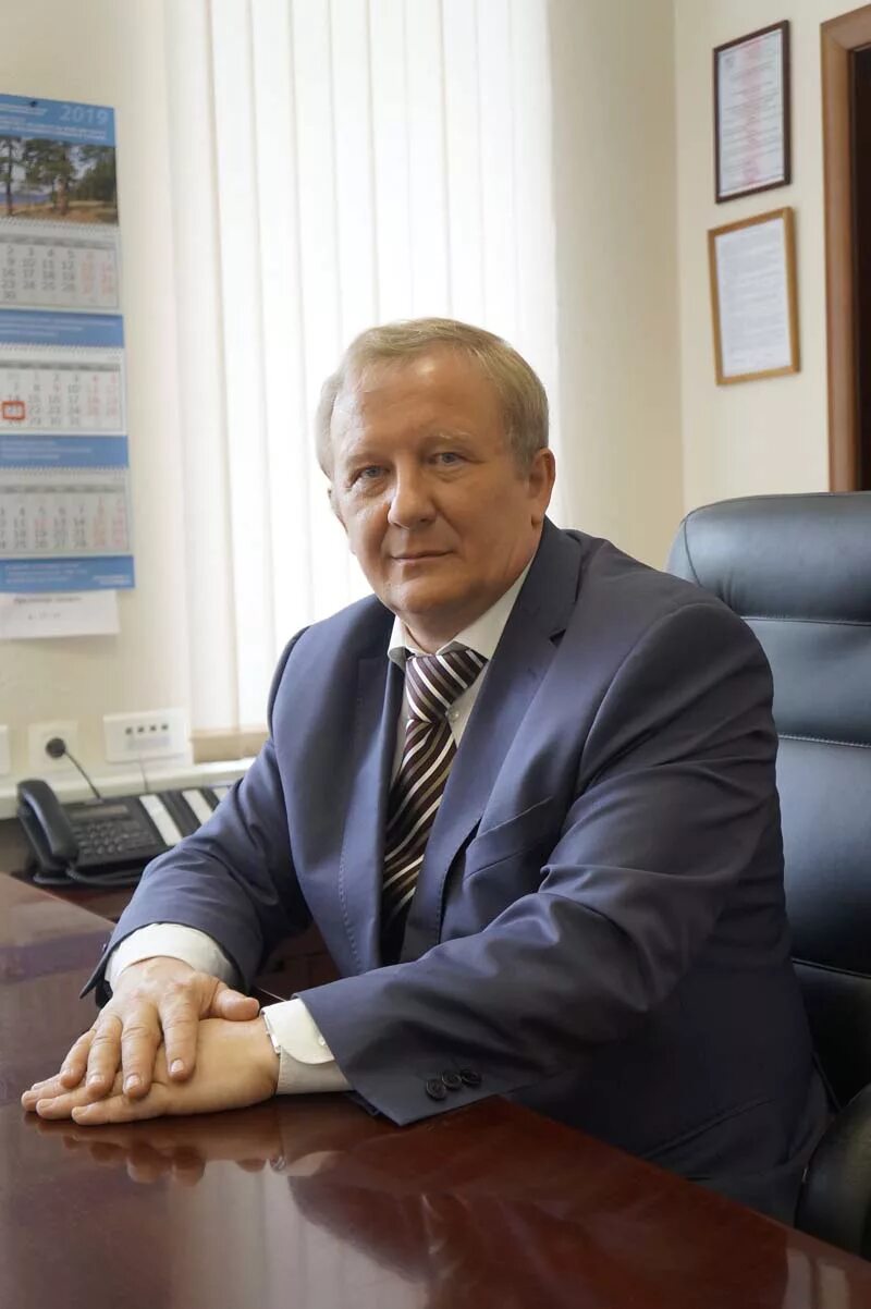 директор научно исследовательского института