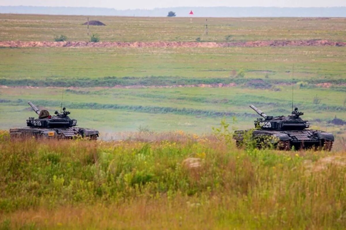 Погоново полигон воронеж. Полигон с танками. Тактические учения с боевой стрельбой. Полигон трех полков. Танковый полигон.