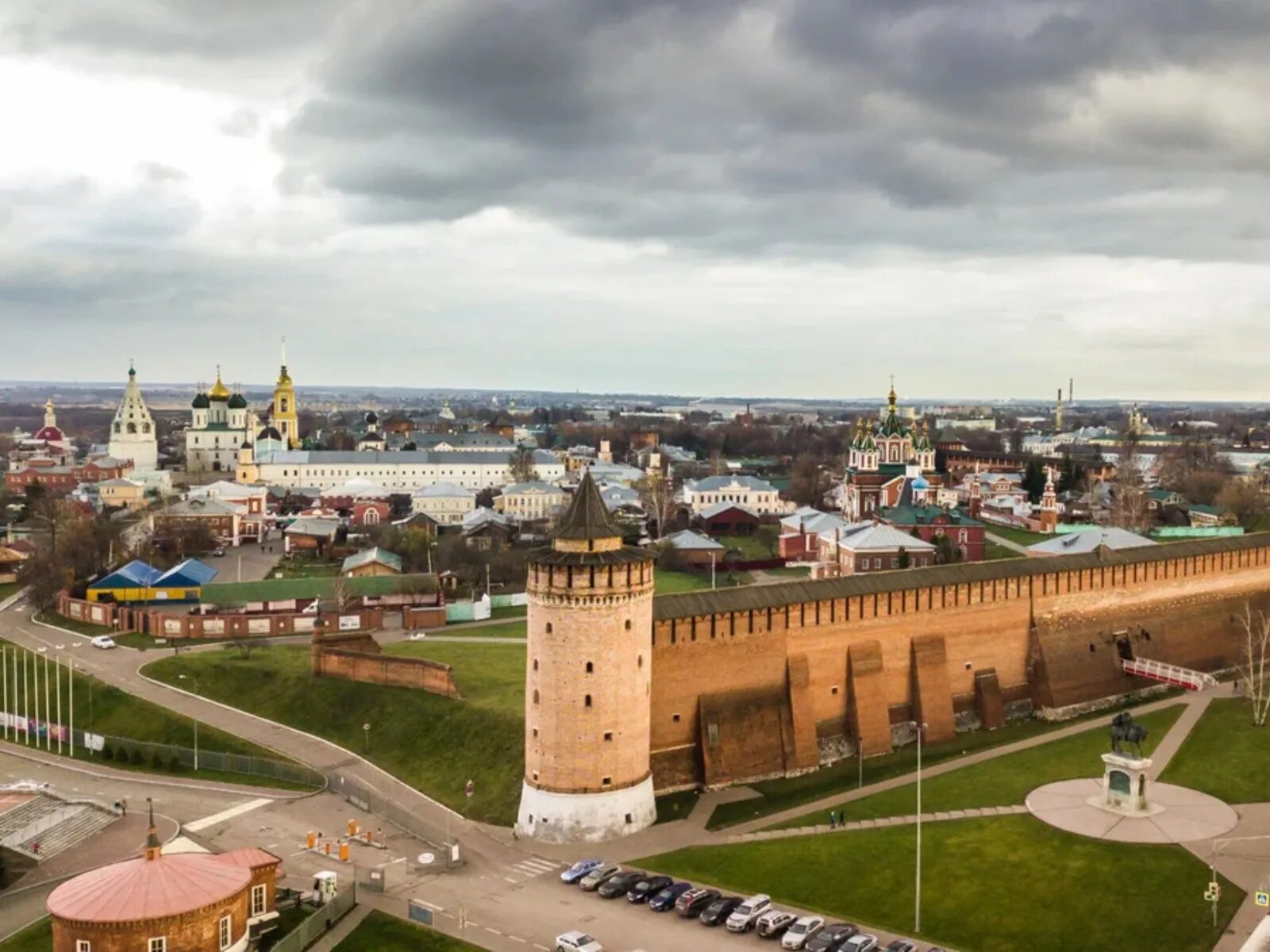 Коломенский Кремль Коломна. Коломенский Кремль Коломна вид сверху. Каменный Коломенский Кремль. Коломна центр Кремль. Сайты г коломны