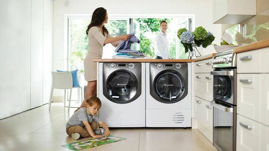 Бытовая техника стиральная машина. Встраиваемая стиральная машина Hotpoint-Ariston. Кухня с бытовой техникой. Стиральная машина на кухне. Встраиваемая бытовая техника стиральная машина.