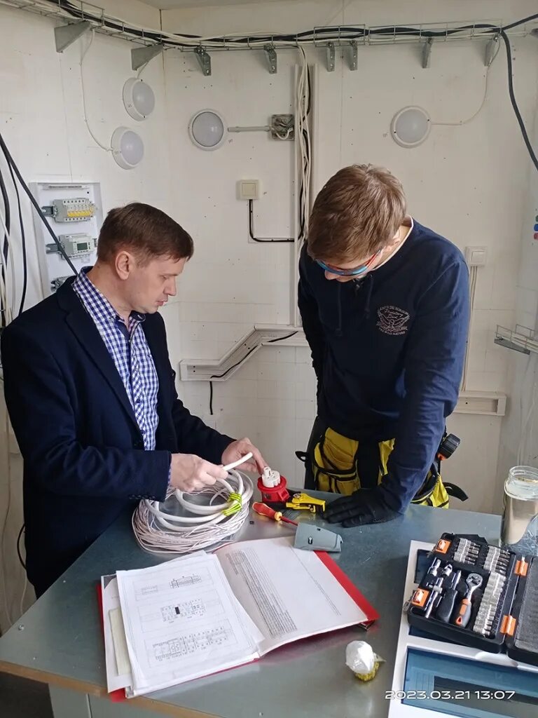 Компетенция электромонтаж. Worldskills russia электромонтаж. Стенд электромонтаж. Стенд электромонтаж. Оборудование электромонтажной мастерской.