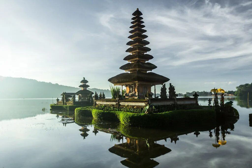 Индонезия Бали. Улун дану братан. Фото Бали Индонезия. Индонезия Вики.